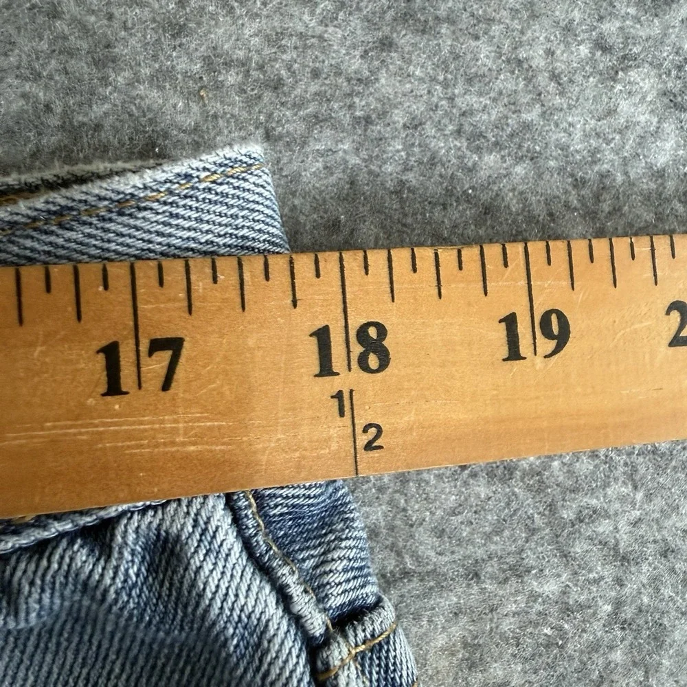 Vintage Levis 550 Jeans Mens 36x34 (36x32) Light Wash Baggy Distressed Denim 90s
